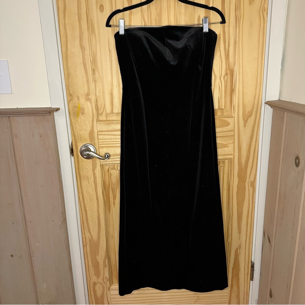 176 ZARA Classic Black Strapless Velvet Dress